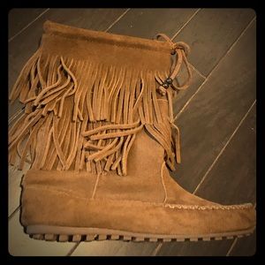 Minnetonka Brown 2 Layer Fridge Boot